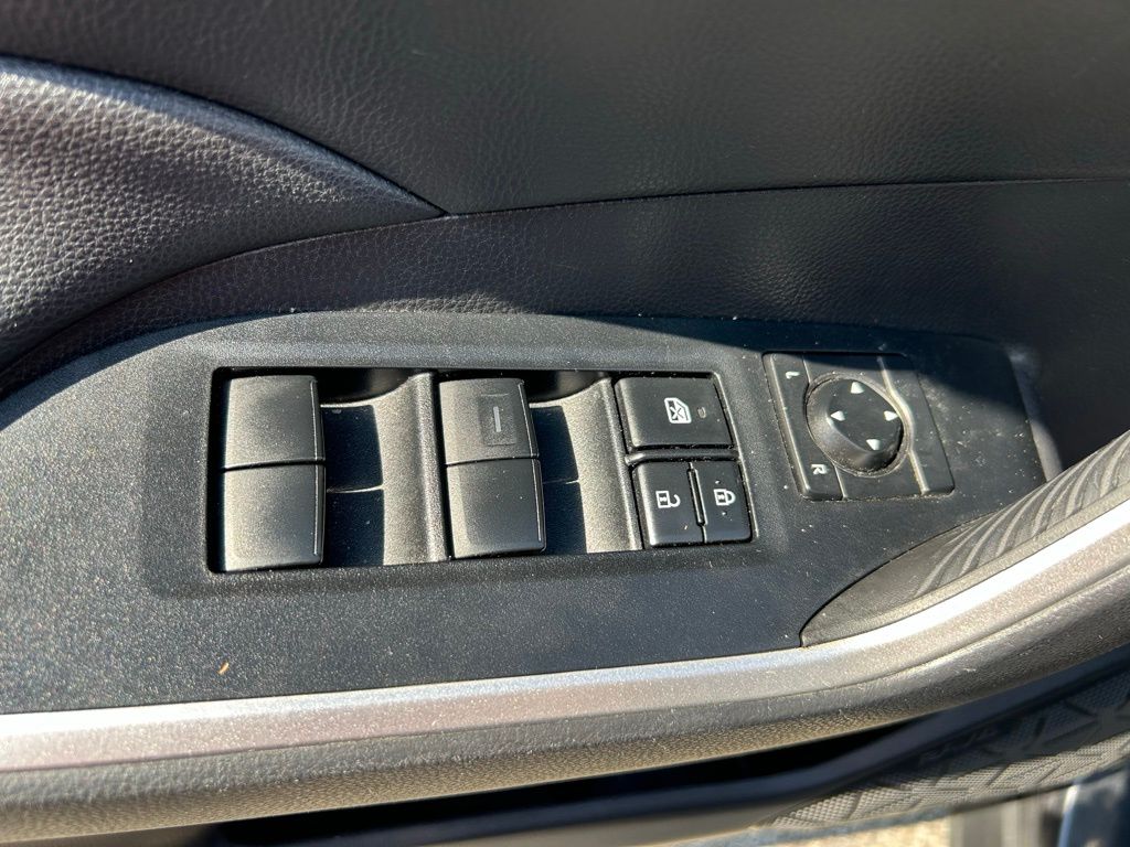 2021 Toyota RAV4 LE 16