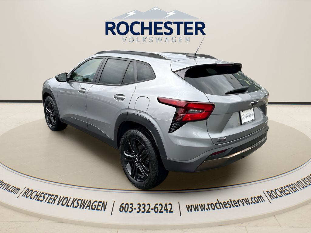 View vehicle photo 4