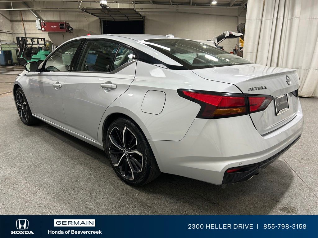 Used 2023 Silver Nissan 2.5 SR image 6