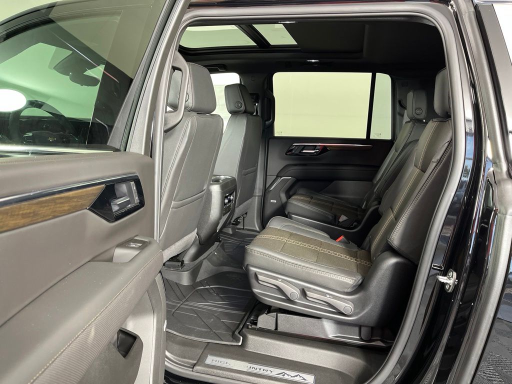 Thumbnail: 2026 Chevrolet Suburban - 27