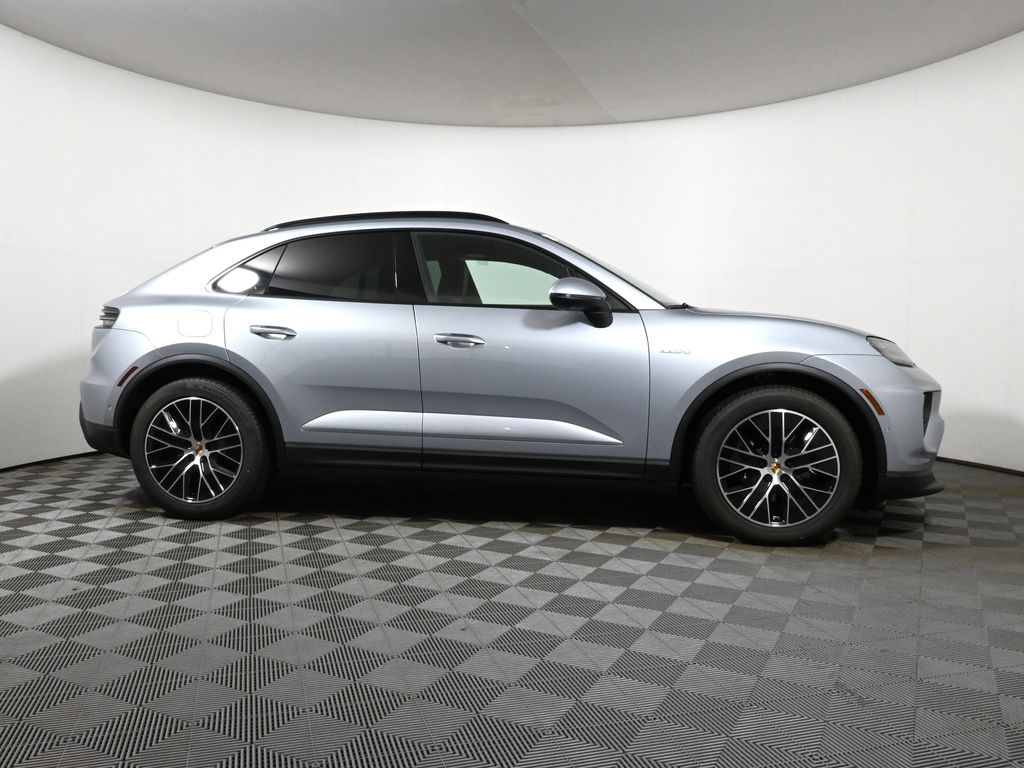 Thumbnail: 2025 Porsche Macan - 8