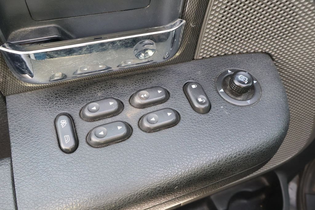 Thumbnail: 2005 Ford F-150 - 18