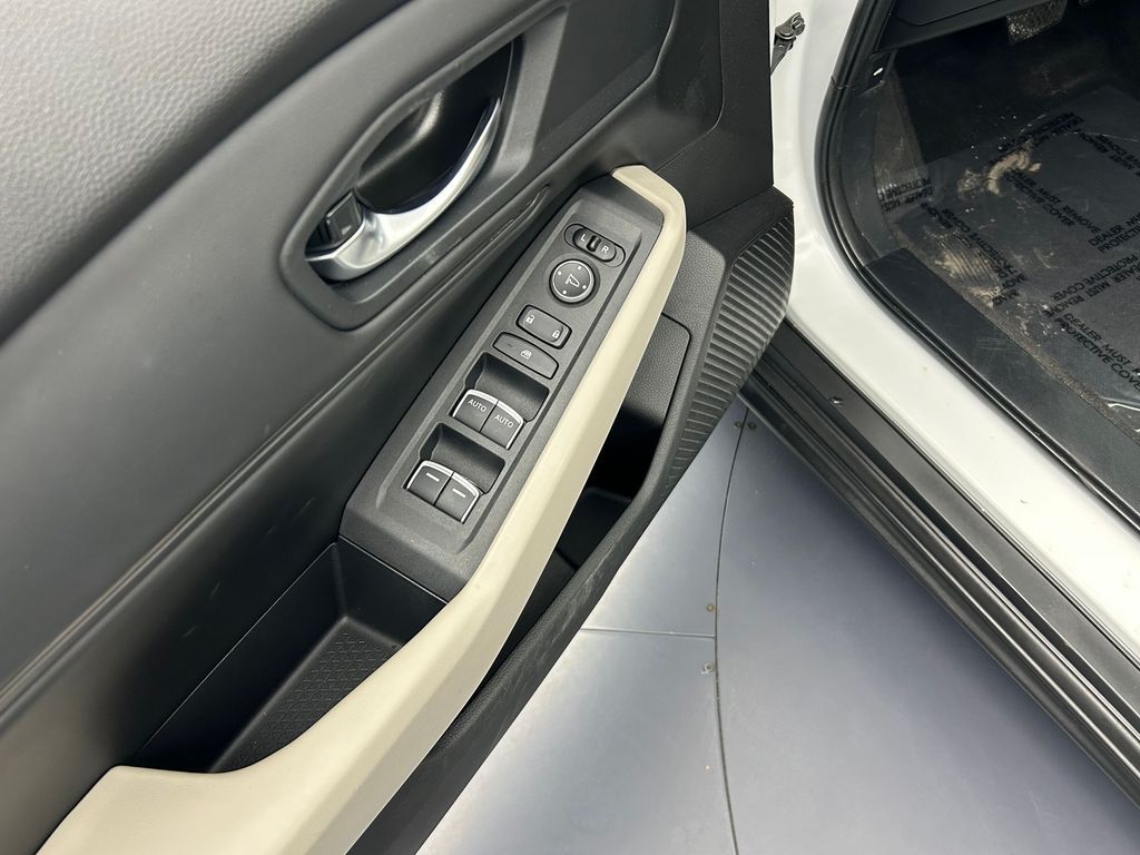 Used 2023 White Honda EX image 12