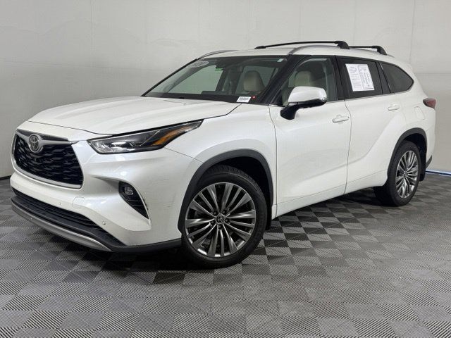 White (Blizzard Pearl) 2021 Toyota Highlander SUV / Crossover All-Wheel Drive 8-Speed Automatic