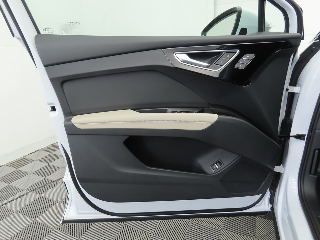 2025 Audi Q4 e-tron  25