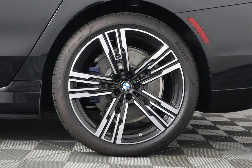 2024 BMW i7 M70 10