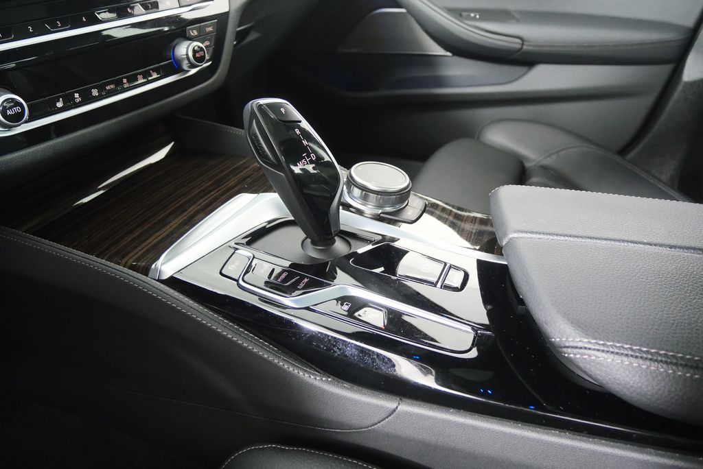 Thumbnail: 2023 BMW 5 Series - 27