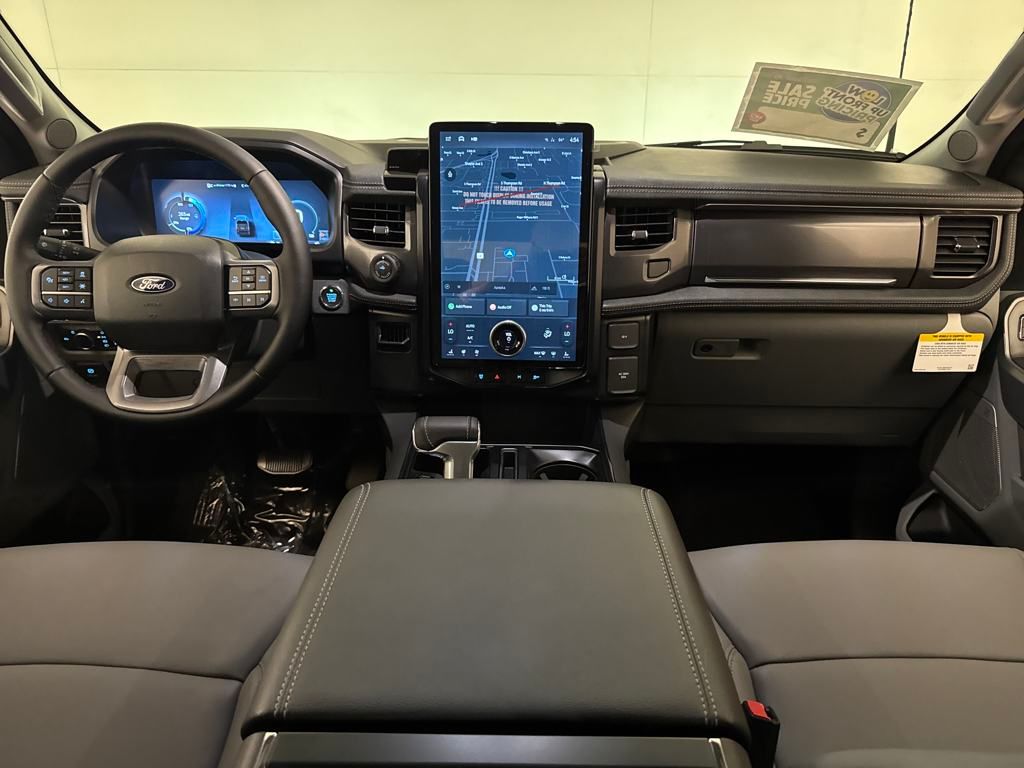 2025 Ford F-150 Lightning photo 3
