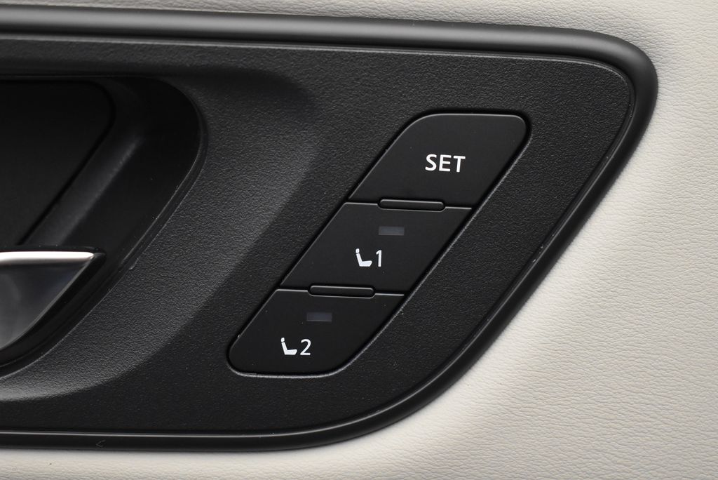 2022 Nissan Rogue SL 12