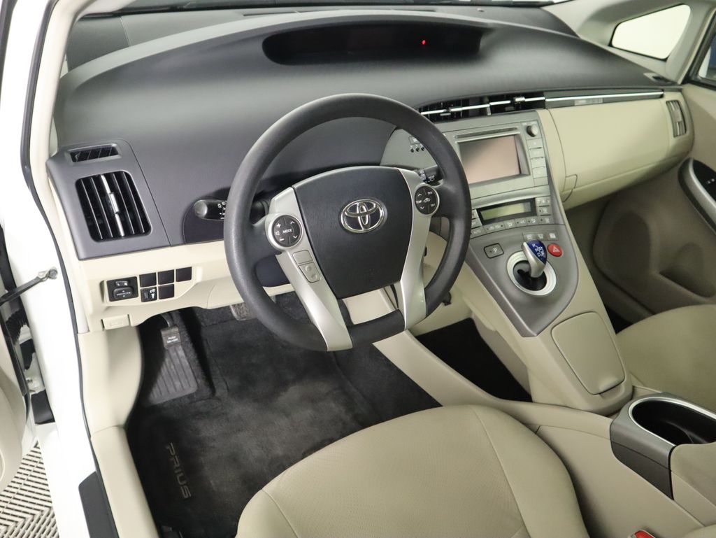 Thumbnail: 2015 Toyota Prius - 9