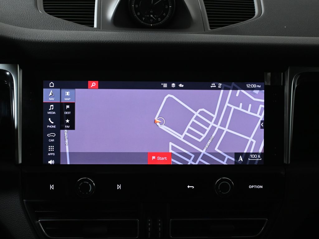 Thumbnail: 2023 Porsche Macan - 23