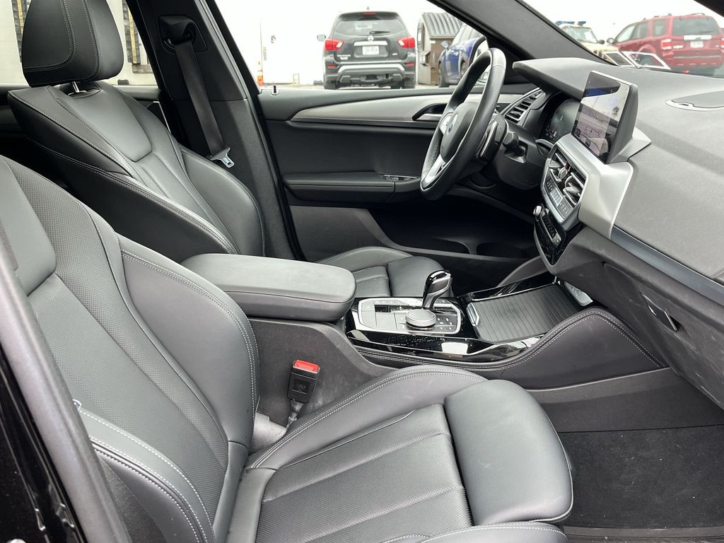 Thumbnail: 2023 BMW X4 - 24