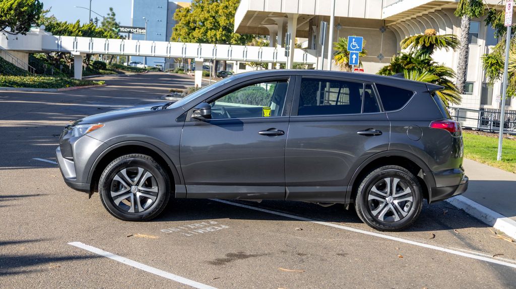 Used 2018 Toyota RAV4 LE 4D Sport Utility
