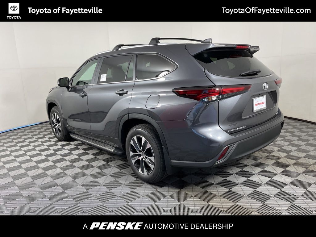 2025 Toyota Highlander XLE 18