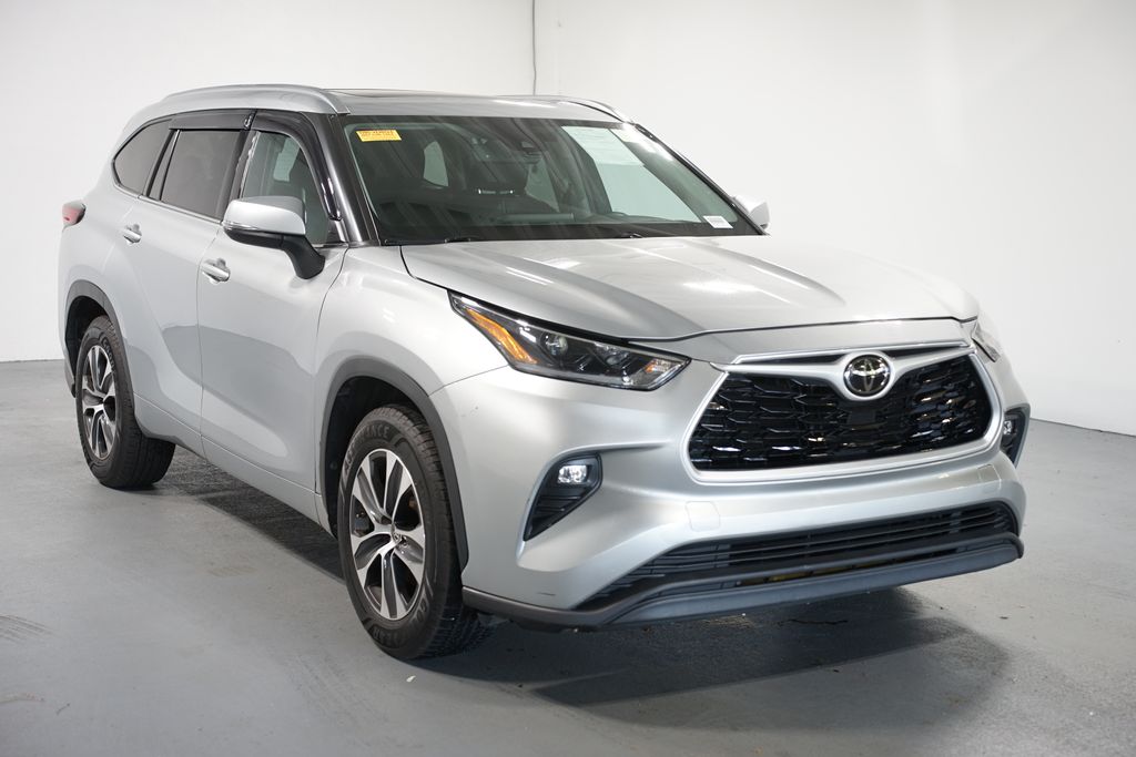 Thumbnail: 2021 Toyota Highlander - 3
