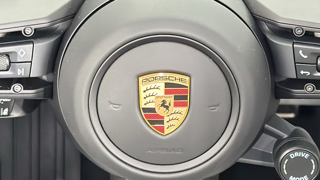 Thumbnail: 2025 Porsche Macan - 21