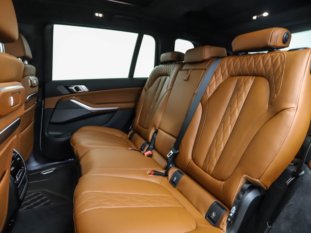 Thumbnail: 2025 BMW X7 - 21