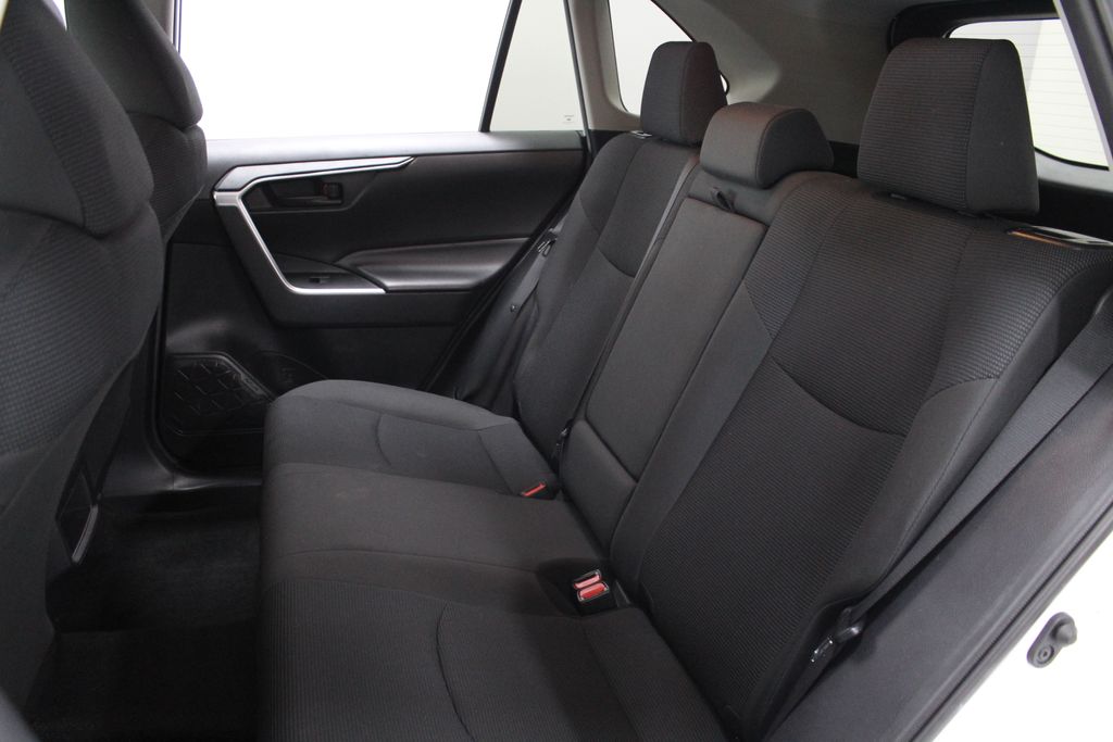 Thumbnail: 2019 Toyota RAV4 - 21