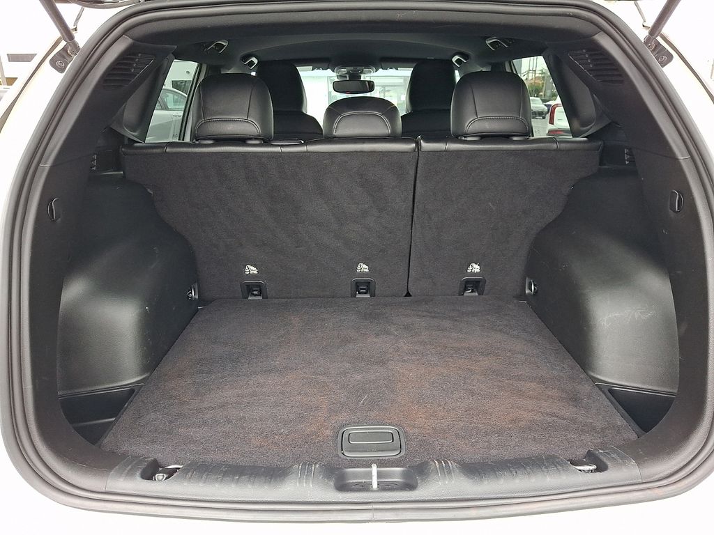 2025 Jeep Compass Limited White at Audi Porsche Sewickley