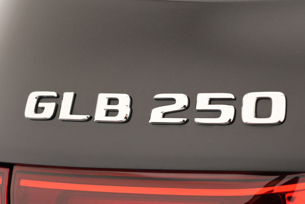 Thumbnail: 2026 Mercedes-Benz GLB - 9
