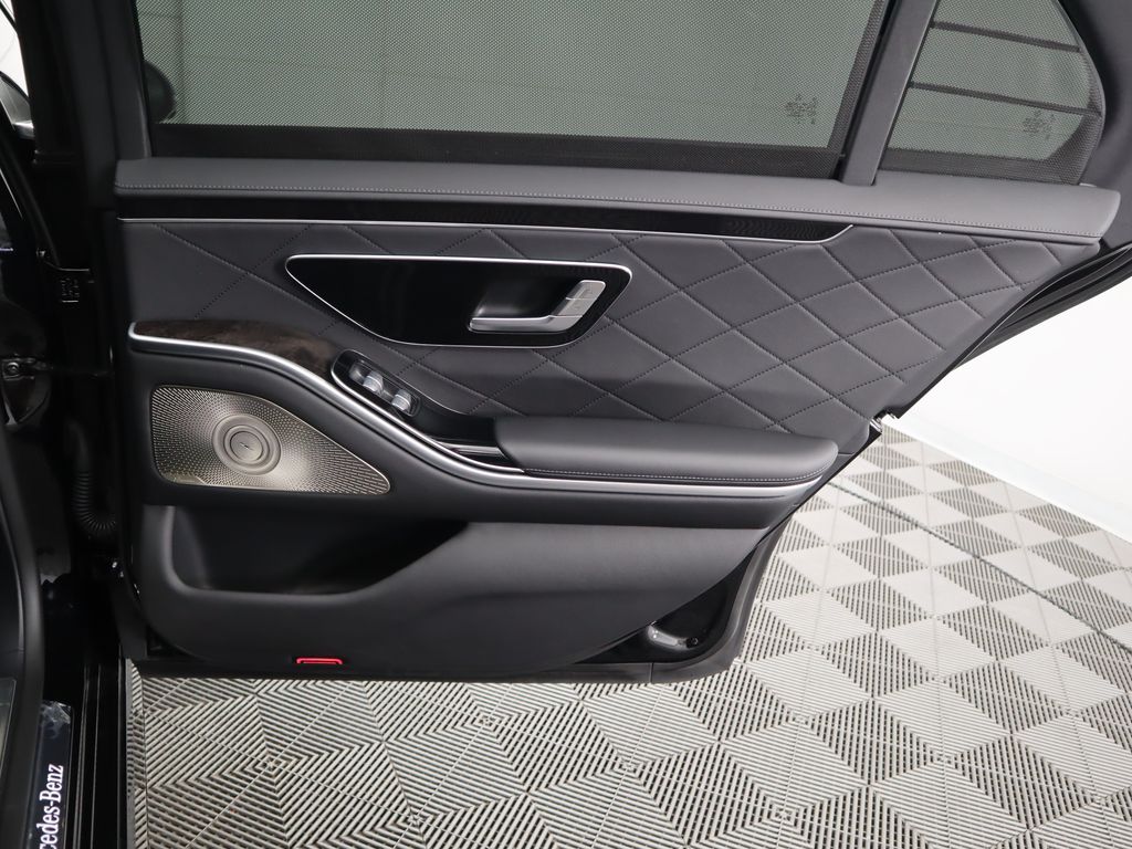 Thumbnail: 2024 Mercedes-Benz S-Class - 28