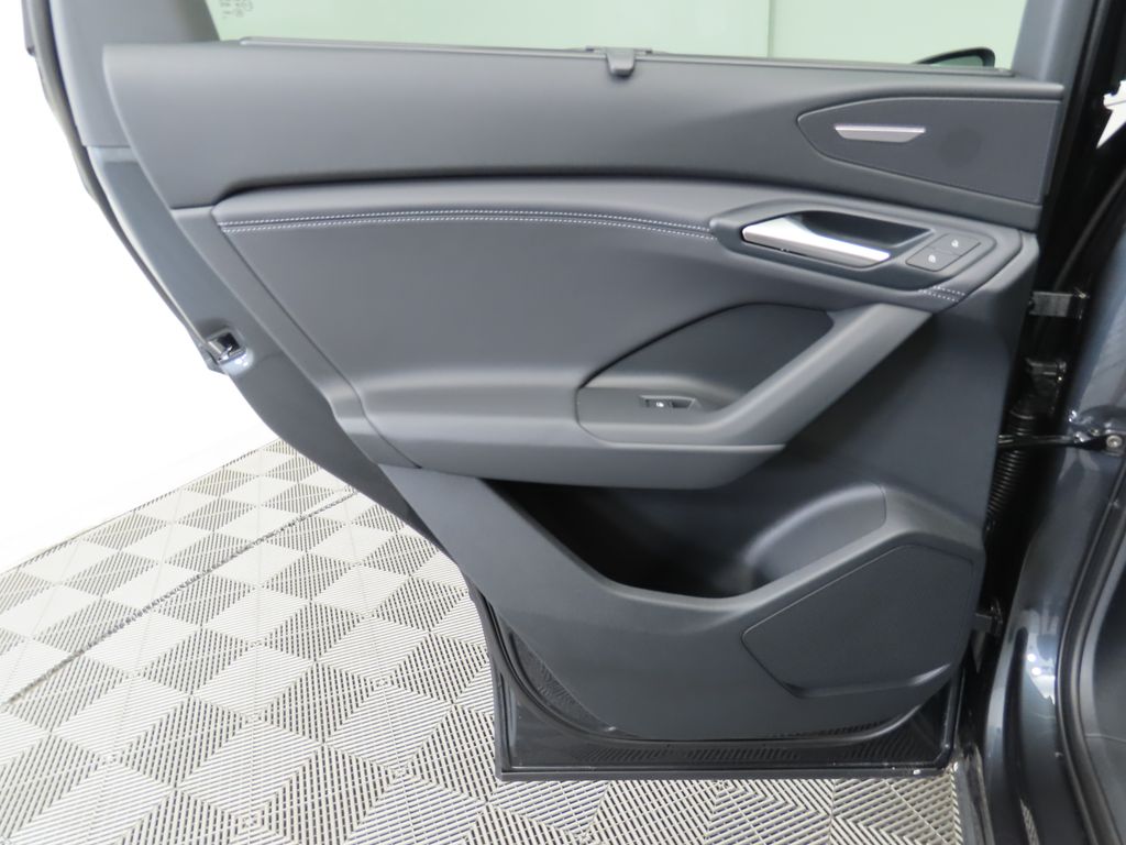 Thumbnail: 2025 Audi Q6 e-tron - 28