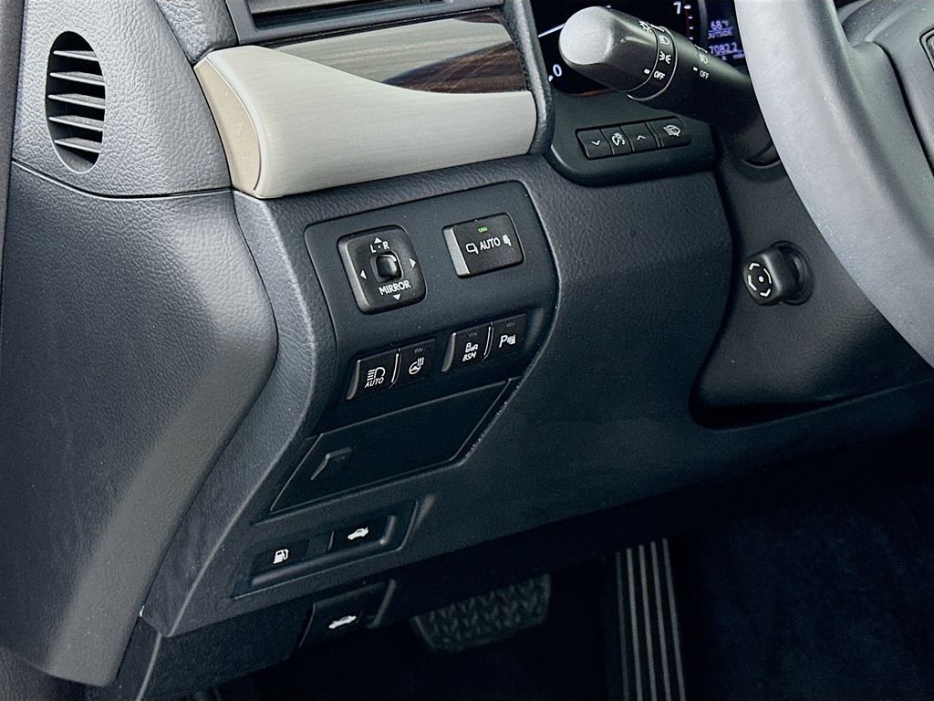 Thumbnail: 2016 Lexus LS - 10