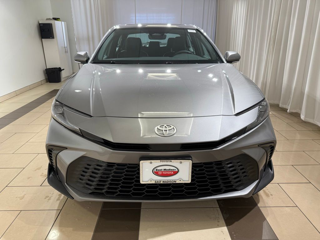 2025 Toyota Camry SE 8