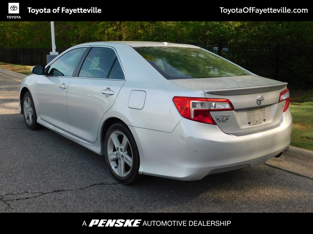 2014 Toyota Camry SE 8