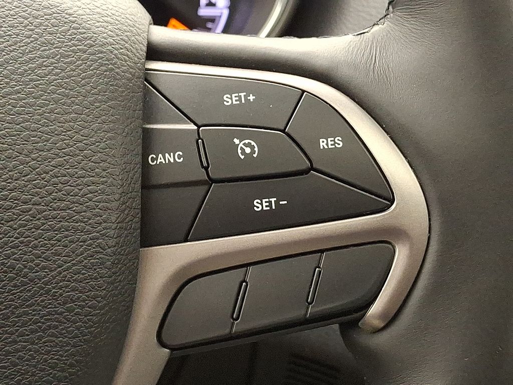 Thumbnail: 2019 Jeep Grand Cherokee - 24