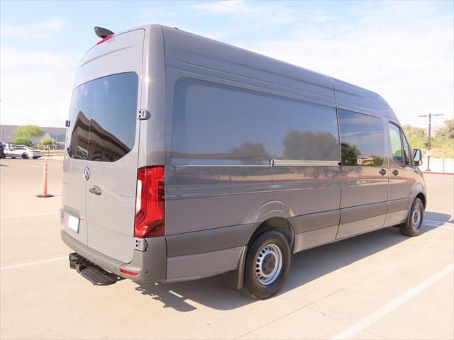 Thumbnail: 2025 Mercedes-Benz Sprinter - 5