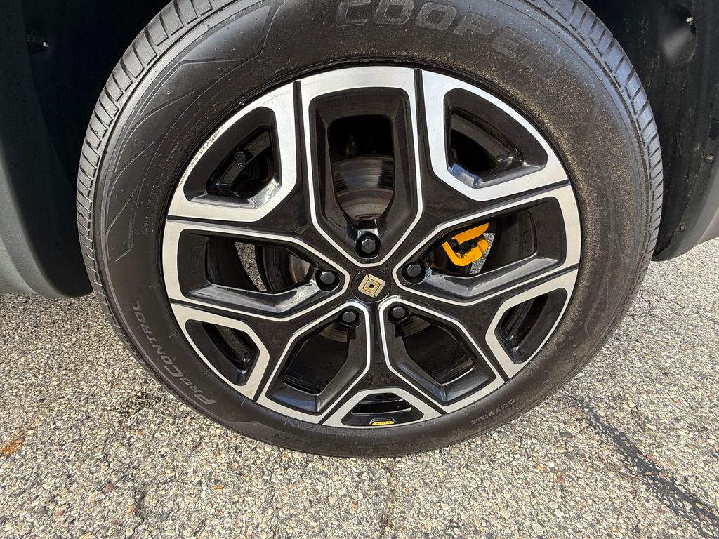 Rivian R1S