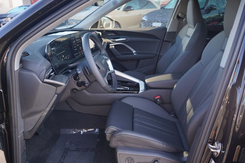 Thumbnail: 2025 Audi Q5 - 6