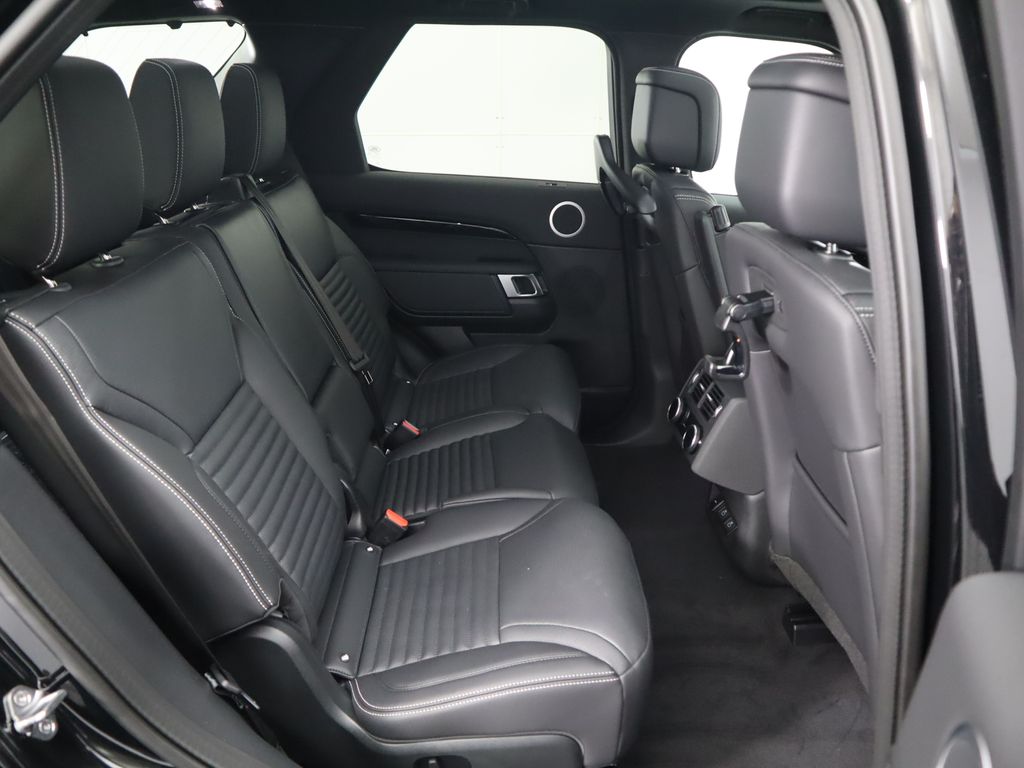 Thumbnail: 2025 Land Rover Discovery - 24