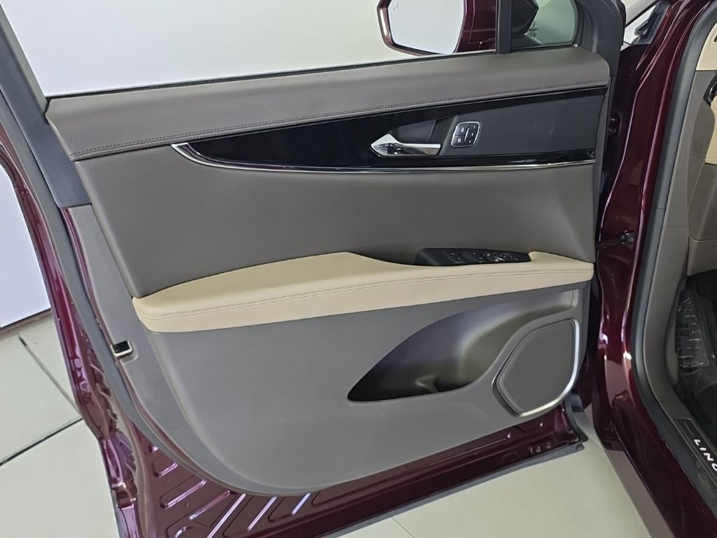 Thumbnail: 2022 Lincoln Nautilus - 11