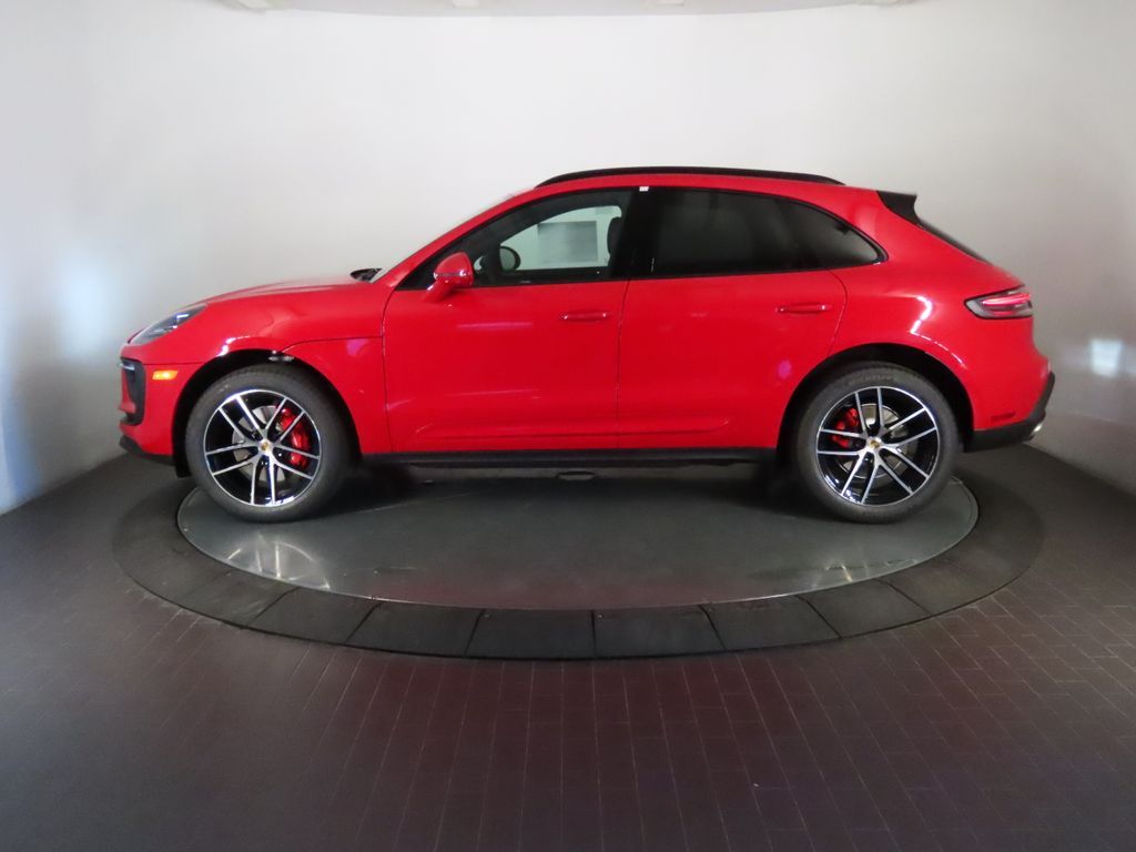 Thumbnail: 2026 Porsche Macan - 2