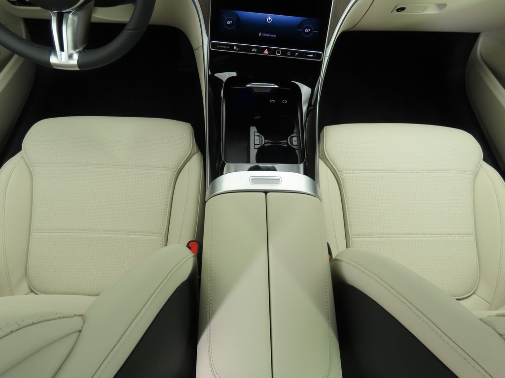 Thumbnail: 2025 Mercedes-Benz C-Class - 18