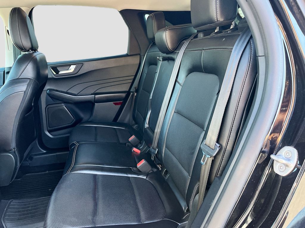 Used 2022 Black Ford SEL image 25