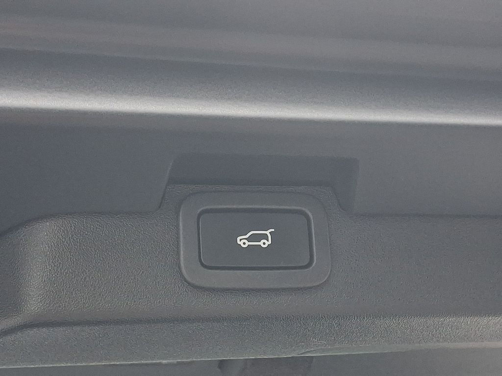 Thumbnail: 2019 Land Rover Discovery - 28