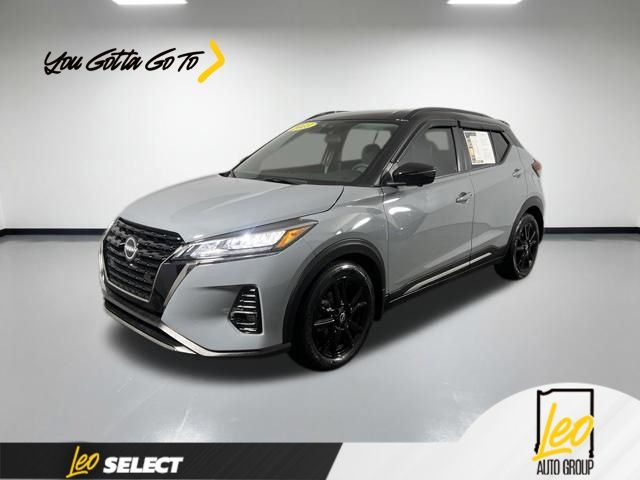 Gray/Super Black 2023 Nissan Kicks SUV / Crossover Front-Wheel Drive Continuously Variable Transmission