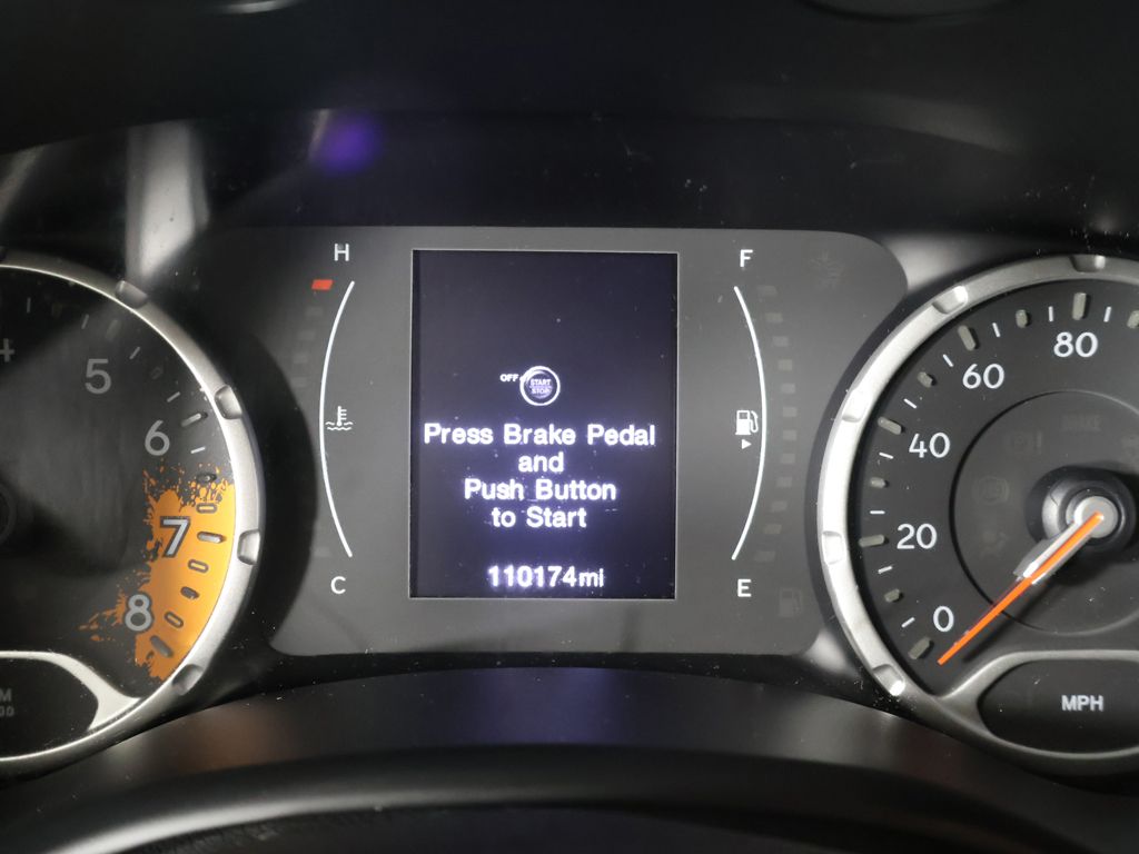 Used 2018 White Jeep Latitude image 34