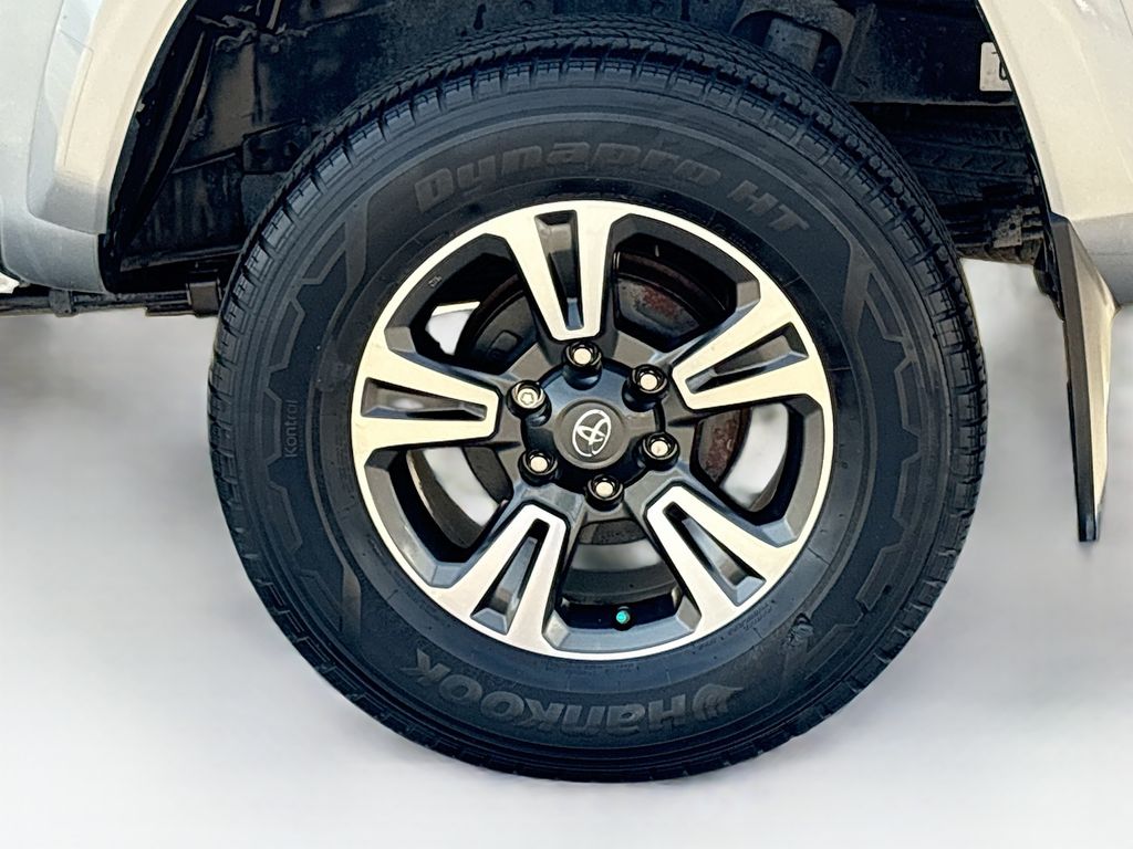Thumbnail: 2019 Toyota Tacoma - 30
