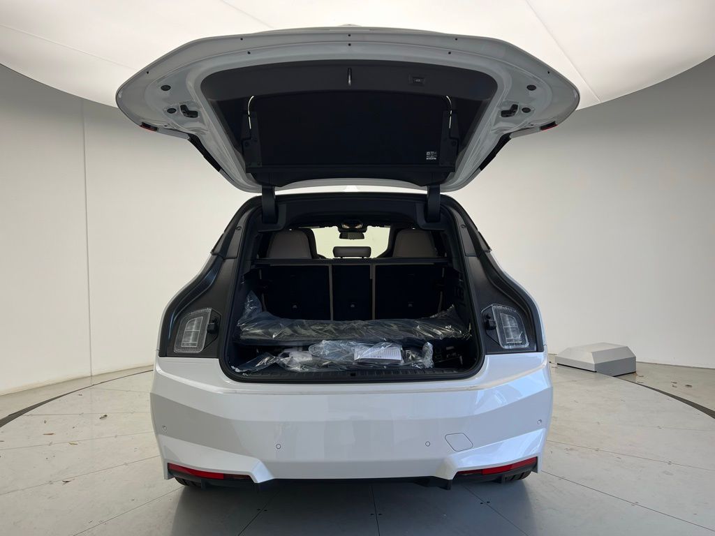 Thumbnail: 2026 BMW iX - 5