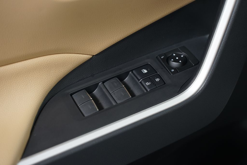 Thumbnail: 2025 Toyota RAV4 - 31