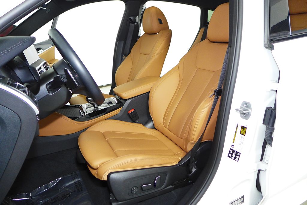 Thumbnail: 2025 BMW X4 - 22