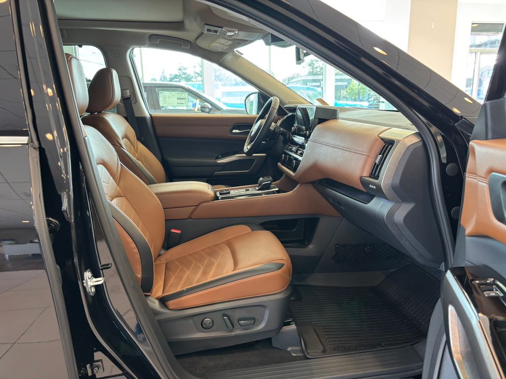 2025 Nissan Pathfinder Platinum