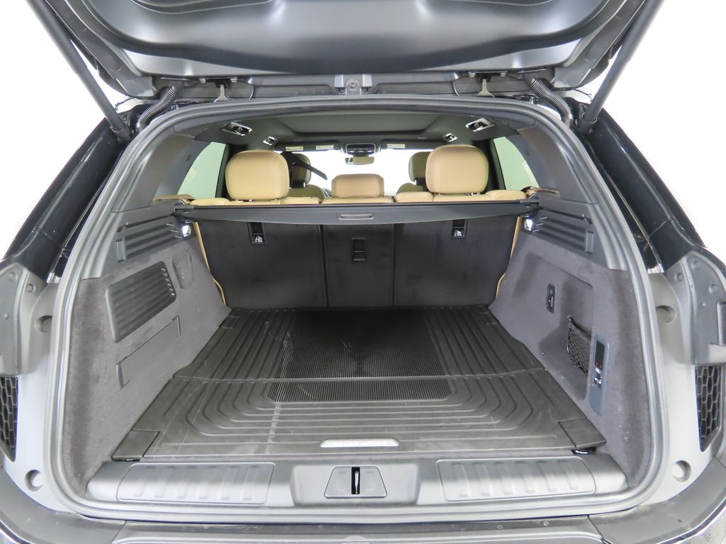 2025 Land Rover Range Rover Sport SE 30