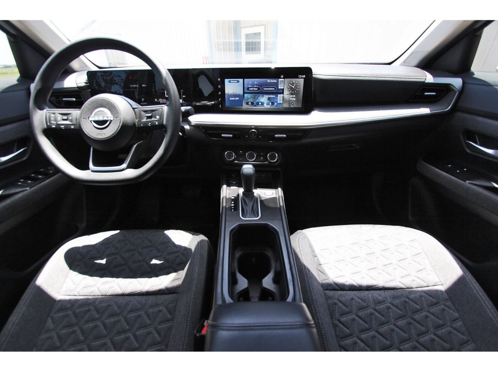 2025 Nissan Kicks SV - 9
