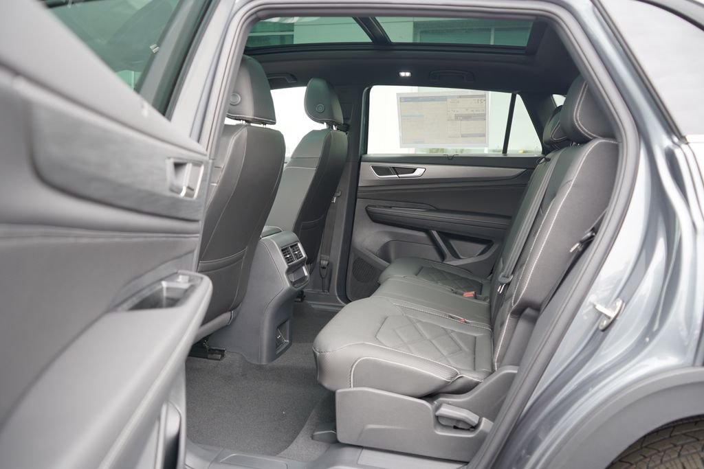 2025 Volkswagen Atlas SE 10