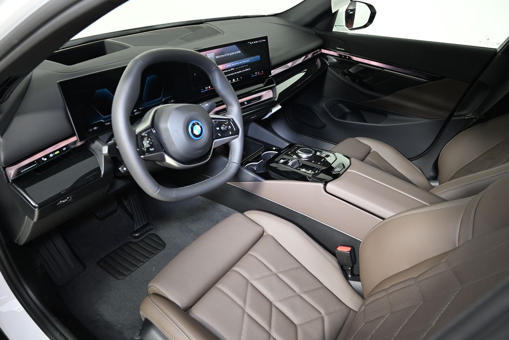 Thumbnail: 2026 BMW i5 - 15